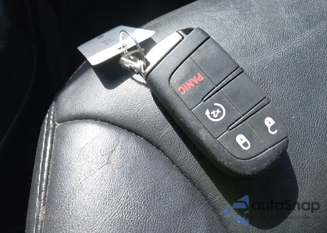 2018 Dodge Journey Crossroad z USA, uszkodzony, nr VIN 3C4PDCGGXJT490023